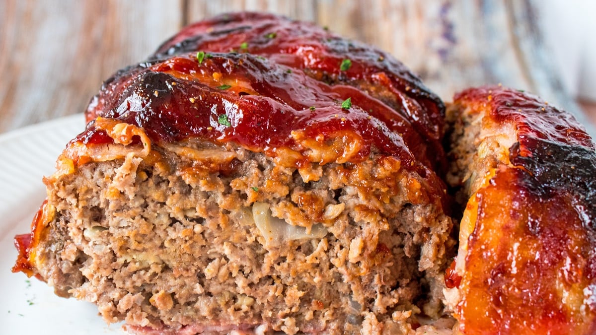 Easy Bacon Wrapped Meatloaf: Weeknight Prep, Cook & Serving Tips
